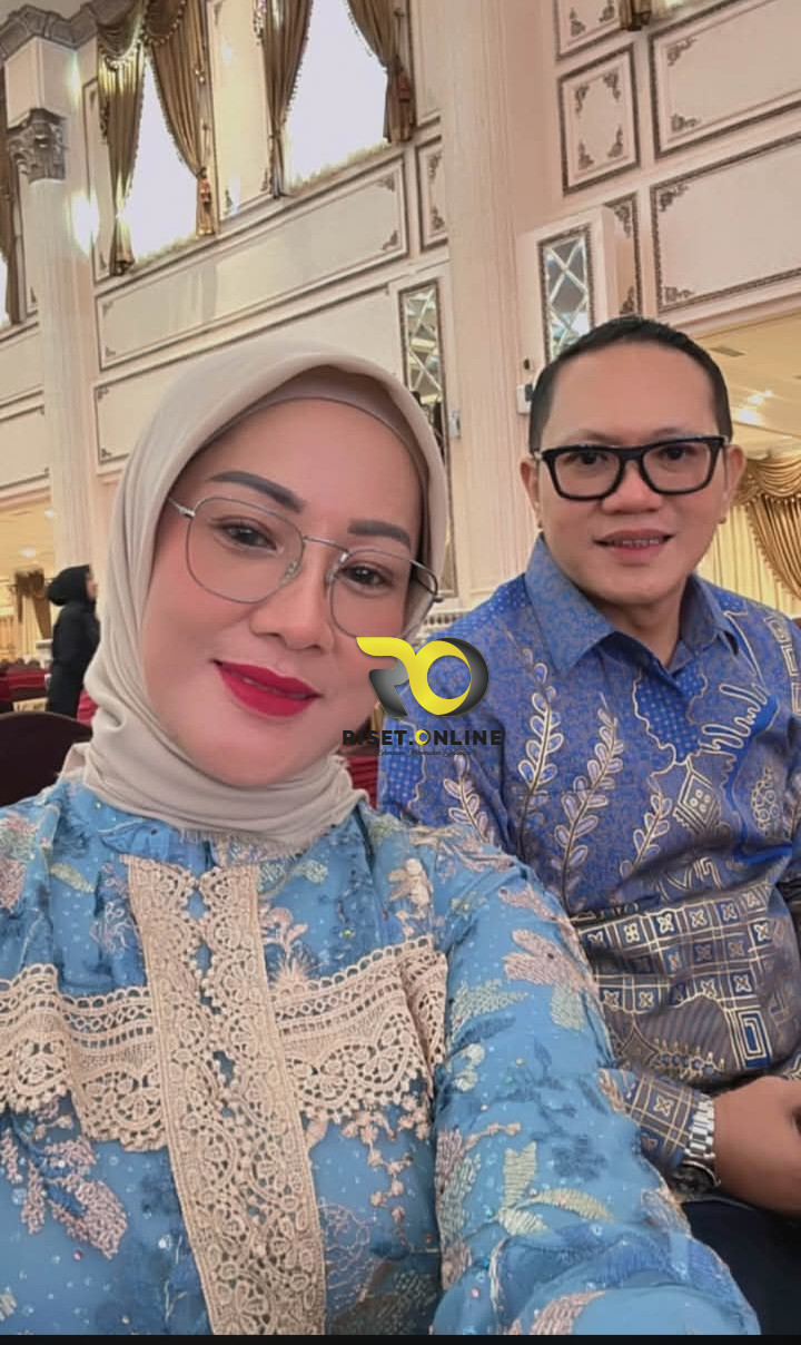 SELAMAT BERULANG TAHUN YANG KE 49 . 